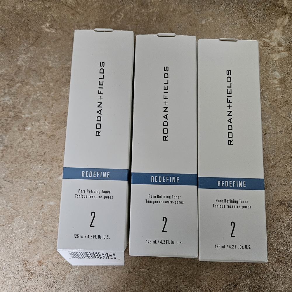 Rodan + Fields Redefine Pore Refining Toner - White and Blue